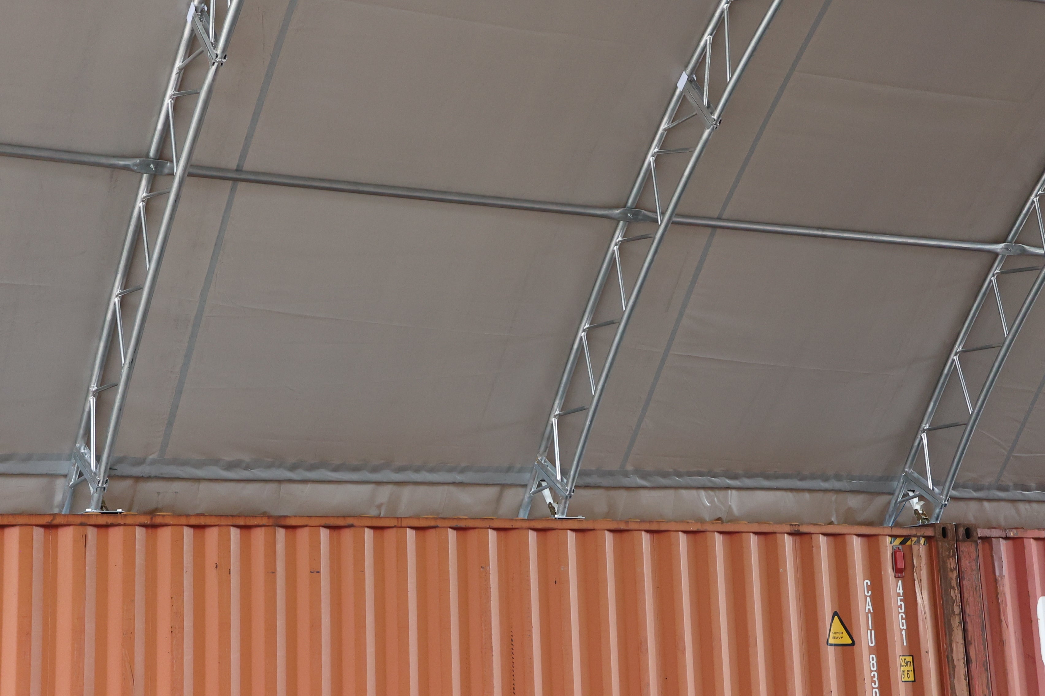 Containerly - 60ft x 80ft x 20ft (18m x 24.3m x 6m)