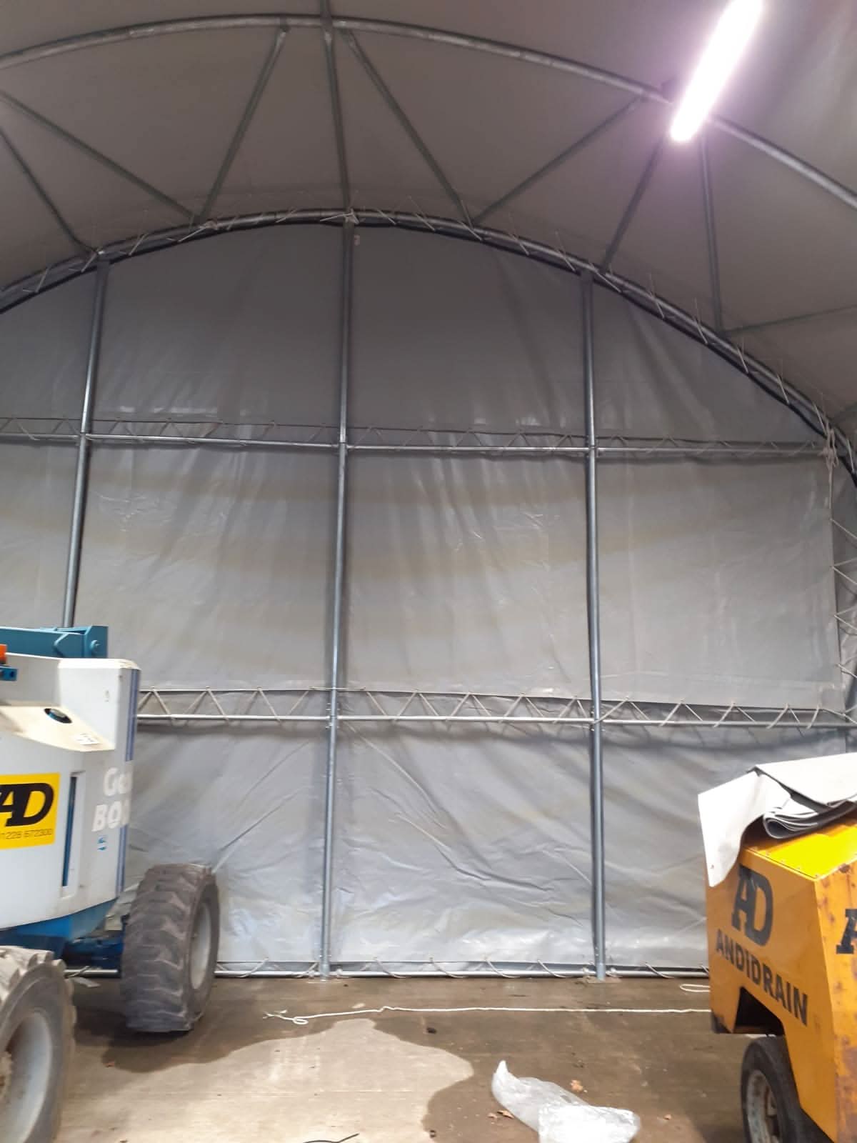 Lukket bagpanel til container baldakiner