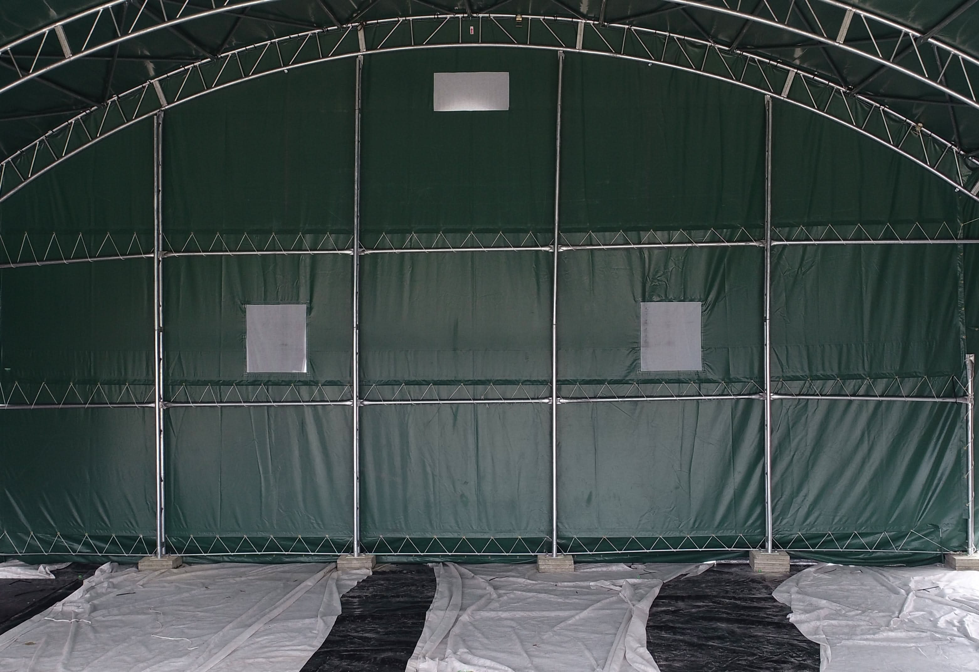 Lukket bagpanel til container baldakiner