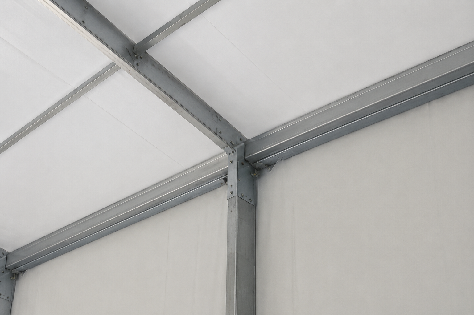 Lastkaj Baldakiner | Industrielle Lastkaj Shelters & Baldakin Systemer